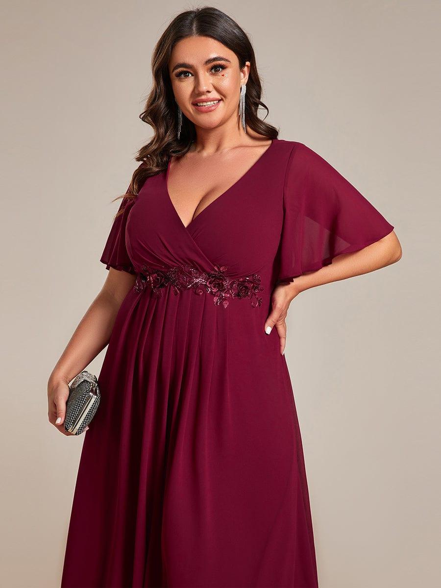 pretty DAHLIA|Plus Size V-Neck Chiffon Midi Wedding Guest Dress with Waist Applique(Final Sale)