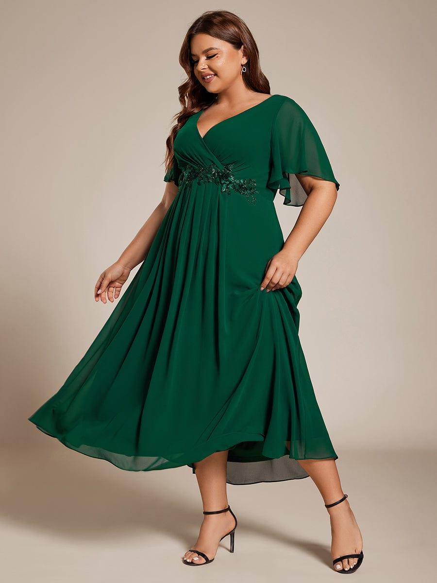 pretty DAHLIA|Plus Size V-Neck Chiffon Midi Wedding Guest Dress with Waist Applique(Final Sale)