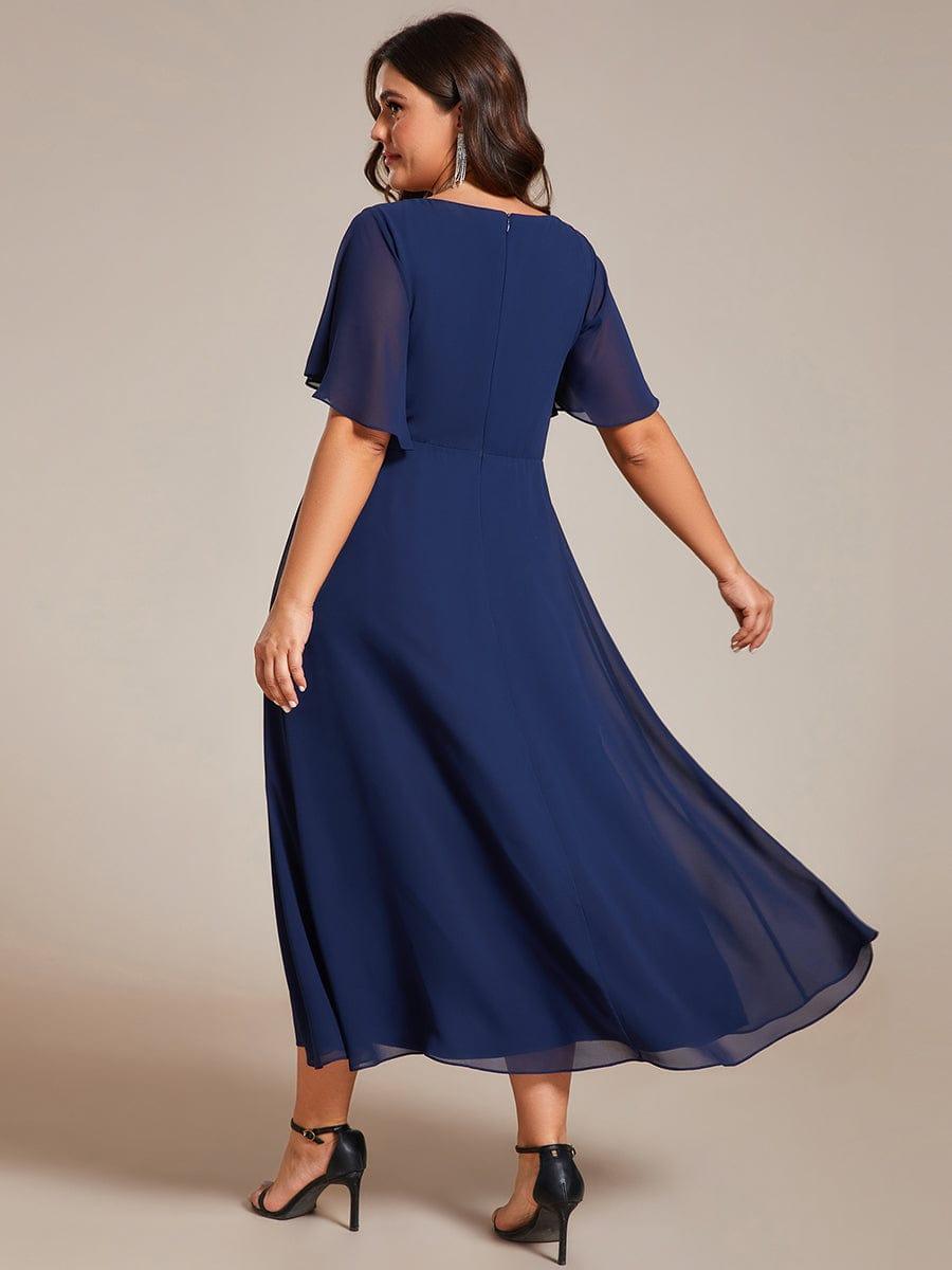 pretty DAHLIA|Plus Size V-Neck Chiffon Midi Wedding Guest Dress with Waist Applique(Final Sale)