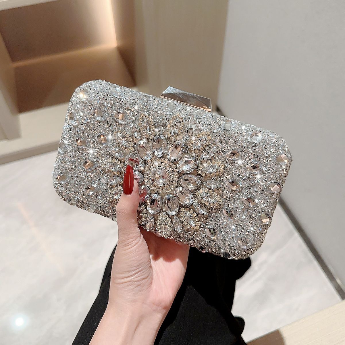 Women's Shiny Rhinestone Diamond Clutch Dress Garment Chain Evening Bags