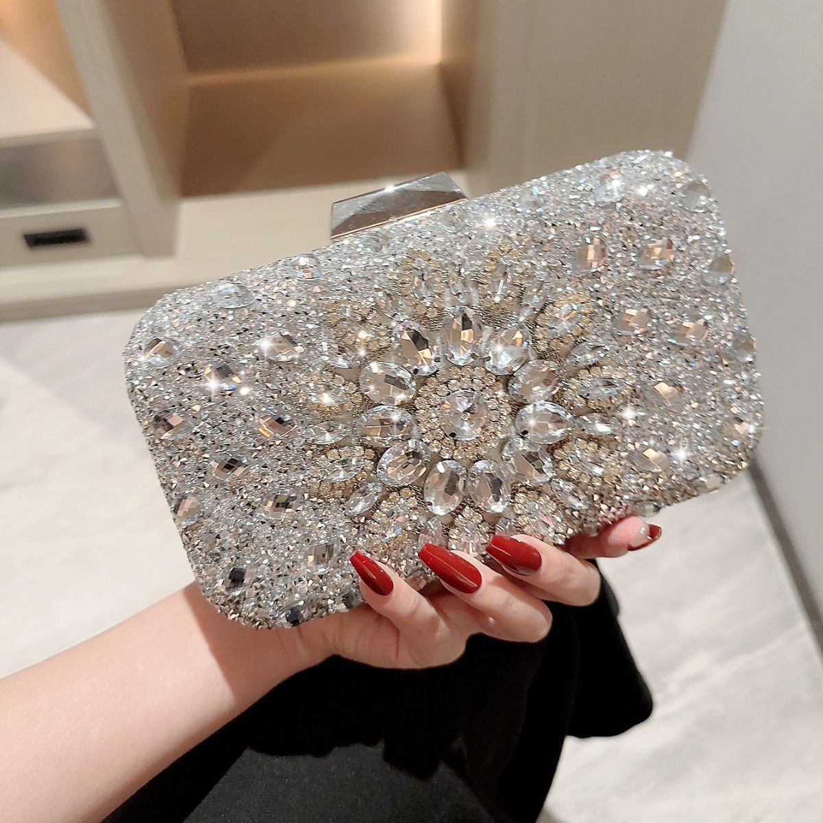 Women's Shiny Rhinestone Diamond Clutch Dress Garment Chain Evening Bags