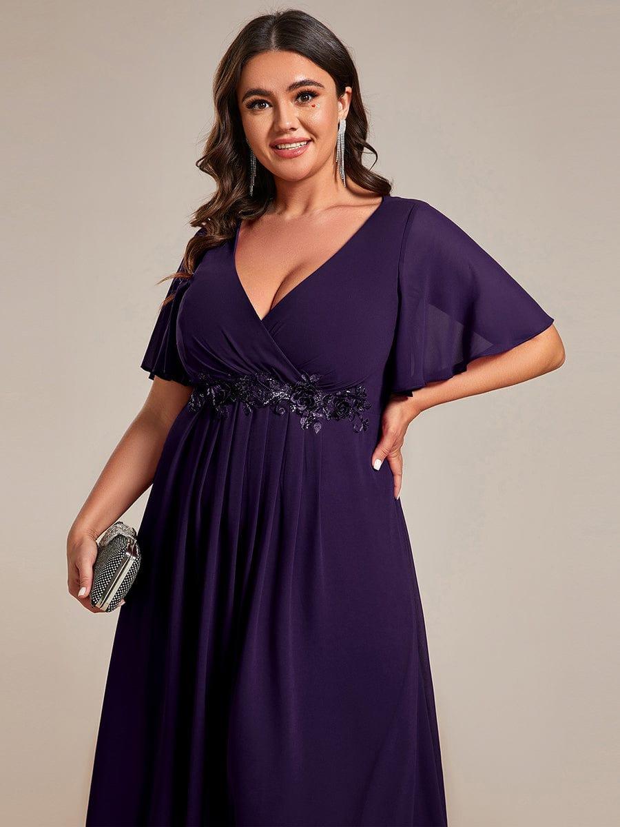 pretty DAHLIA|Plus Size V-Neck Chiffon Midi Wedding Guest Dress with Waist Applique(Final Sale)